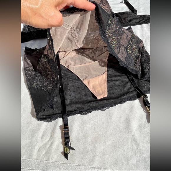 Victoria’s Secret Angel Fantasy Blinged Out Bra and Skirted Garter Belt - Picture 5 of 12